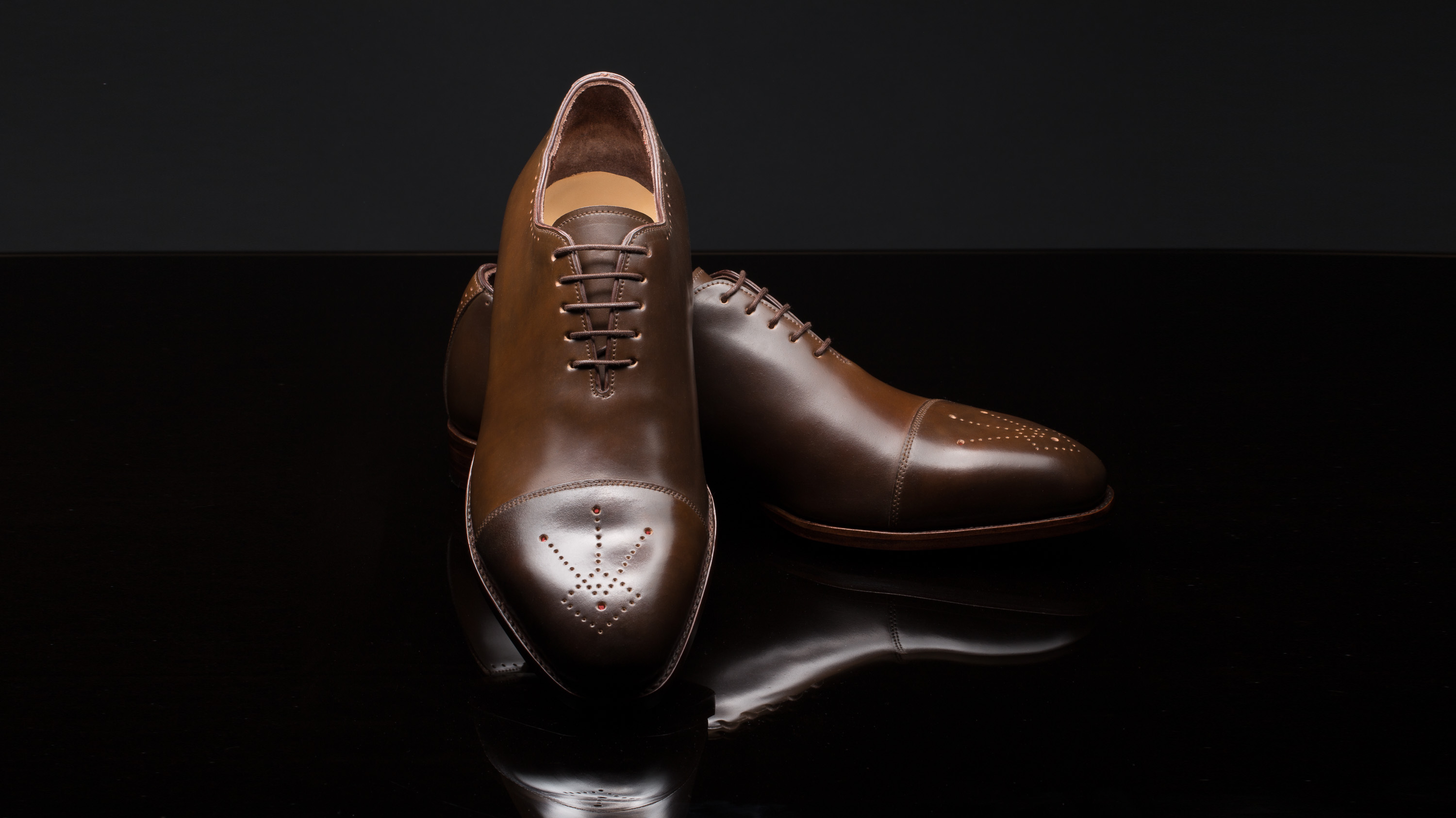 bespoke men's shoe brown Horween cordovan ensemble an dark background
