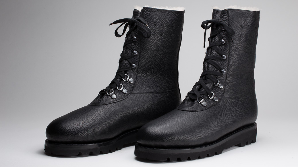 bespoke black winter boot with lambskin and Goretex membrane